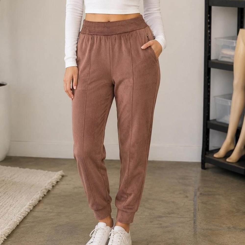 🤎 All In‎ Motion Brown Ribbed Velour Jogger Pants 🤎
